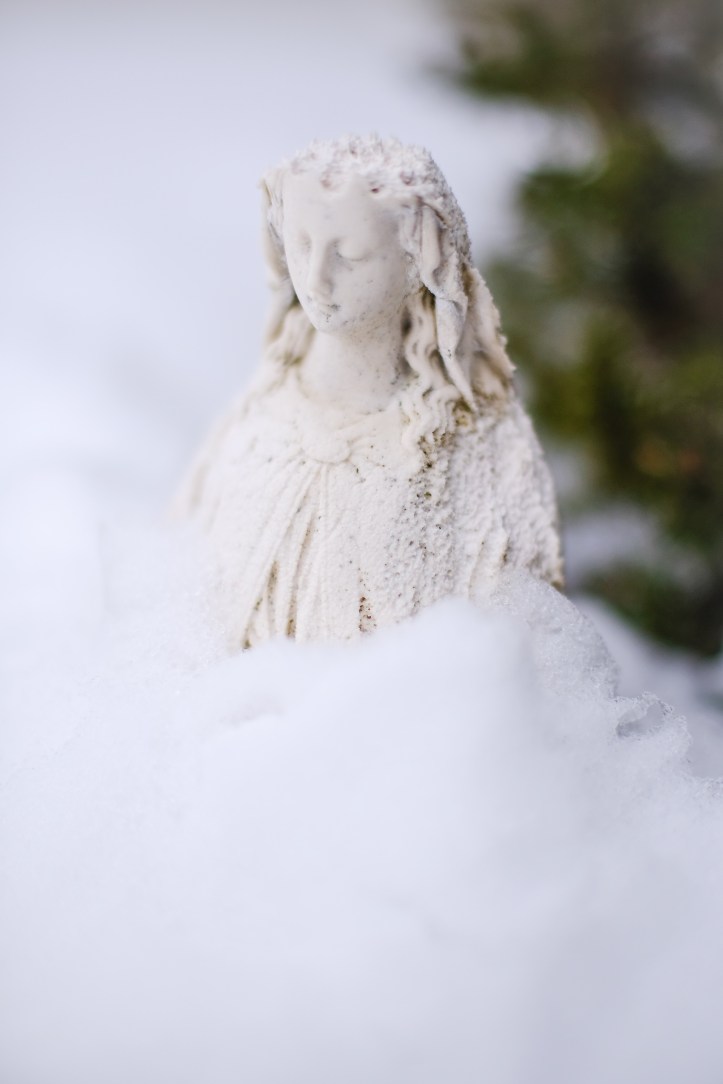 mary_in_snow_03032019